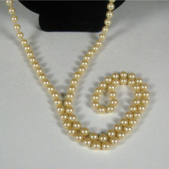 Imitation Pearl Beaded Necklace 56 inch Silvertone Fish Clasp Strand Knotted - Picture 4 of 6